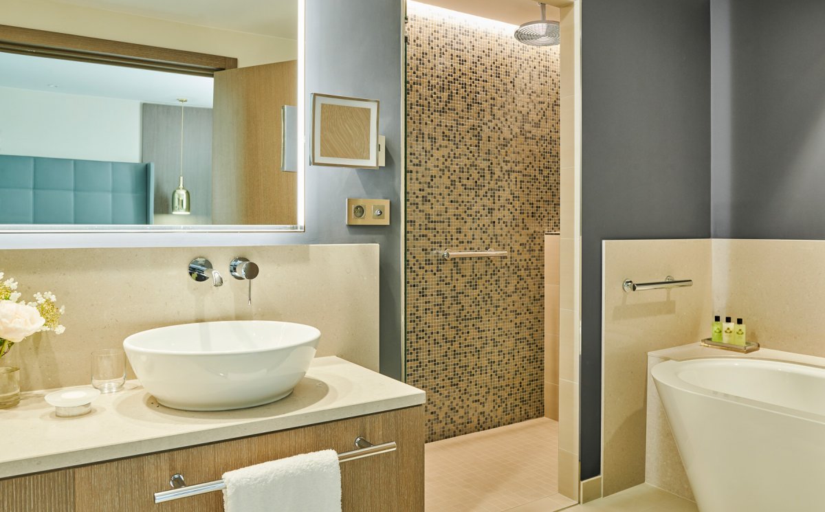 BetteStarlet Oval Silhouette bathtubs in a luxury hotel in Lyon