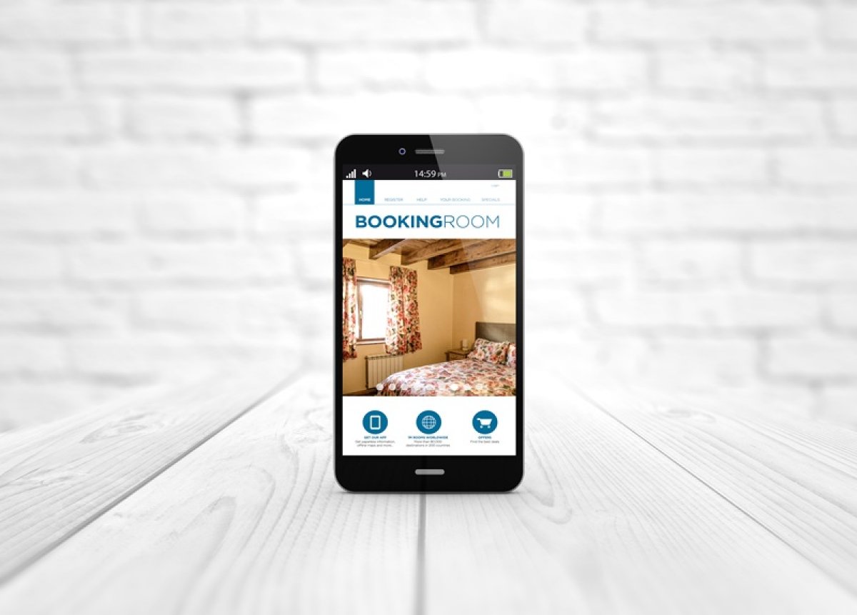 Cloud PMS and online booking: the essential duo for hotels and restaurants in 2025