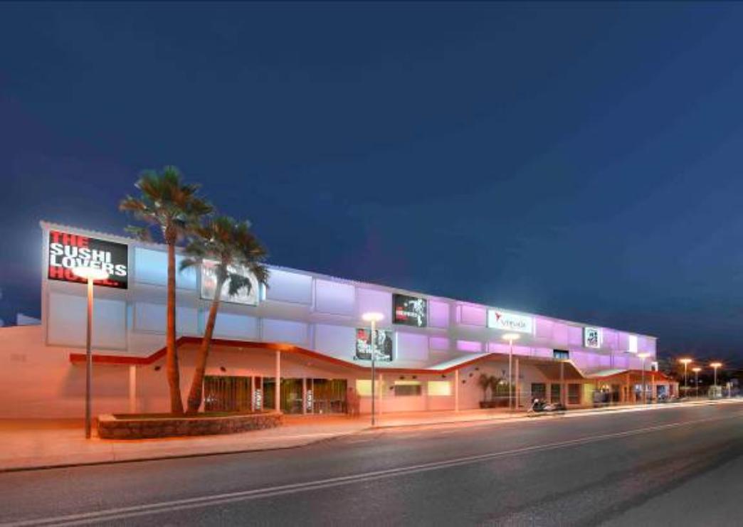 Ushuaïa Ibiza Beach Hotel: DuPont™ Corian® accompanies the frenzied nights of Ibiza...