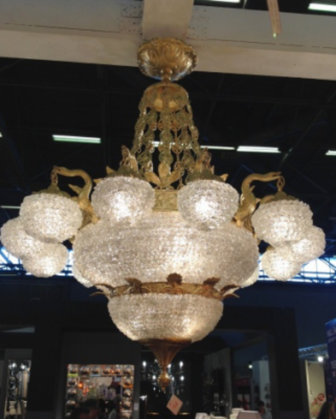White Palace Chandelier. Height 125 cm. Weight 60 kg. Bronze and glass flowers - Chandeliers
